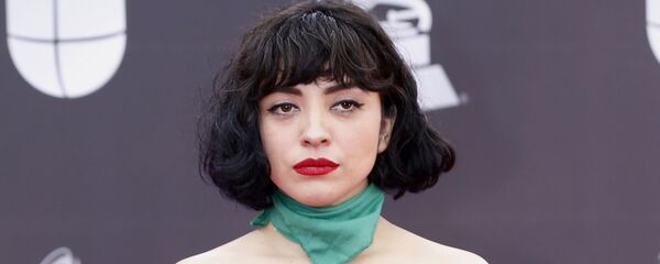 Mon Laferte, cantante chilena en la alfombra roja de los Latin Grammy Mon Laferte, cantante chilena en la alfombra roja de los Latin Grammy - Sputnik Mundo