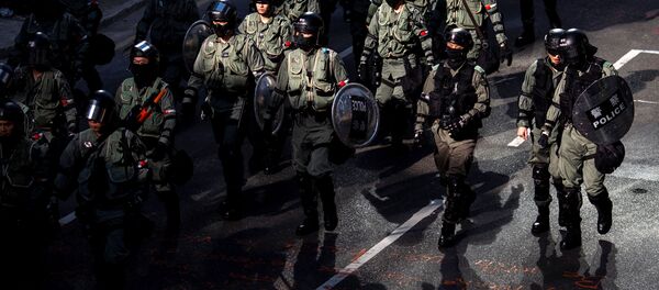 Policía de Hong Kong durante las protestas Policía de Hong Kong durante las protestas - Sputnik Mundo