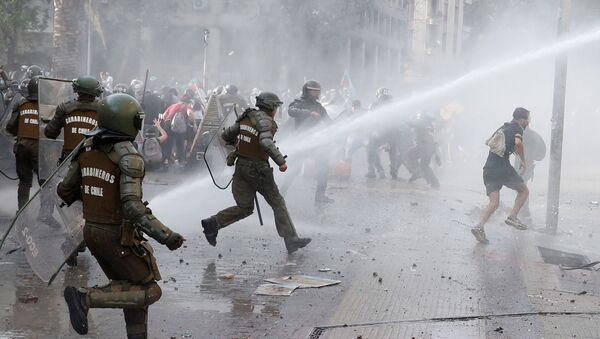 Protestas en Santiago, Chile - Sputnik Mundo