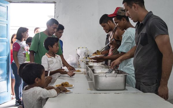 Refugiados venezolanos en Manaos, Brasil - Sputnik Mundo