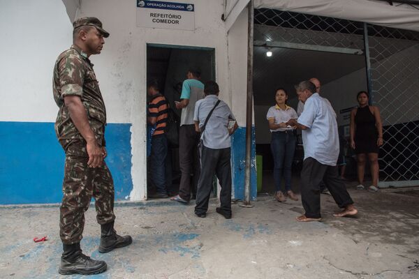Una carpa para pasar la noche es la única opción para muchos venezolanos en Manaos Una carpa para pasar la noche es la única opción para muchos venezolanos en Manaos - Sputnik Mundo