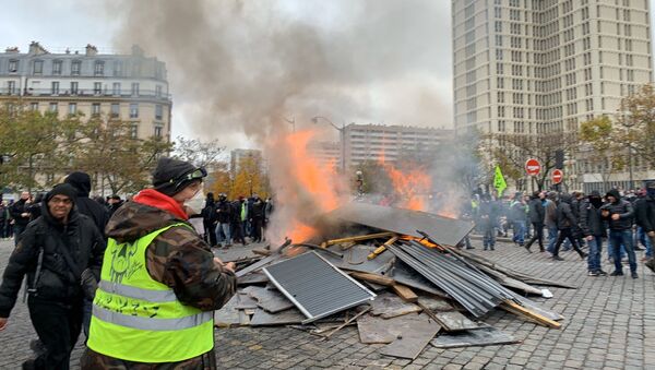Protestas de los chalecos amarillos en París - Sputnik Mundo