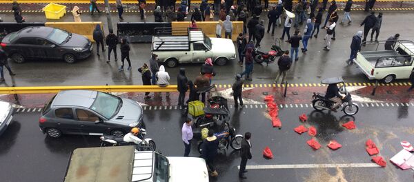 Protestas en irán tras el anuncio del racionamiento y la subida del precio de la gasolina Protestas en irán tras el anuncio del racionamiento y la subida del precio de la gasolina - Sputnik Mundo