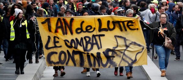 Protestas en Francia en el marco del aniversario del movimiento 'chalecos amarillos' - Sputnik Mundo