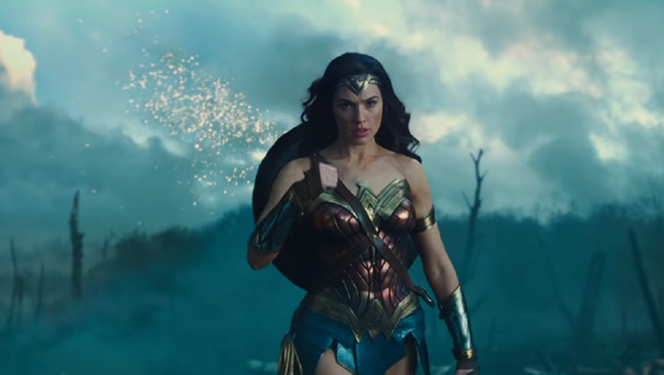 Wonder Woman, captura de pantalla - Sputnik Mundo