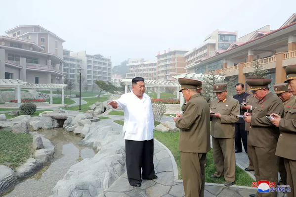 No solo pruebas de misiles: Kim Jong-un visita un balneario en construcción No solo pruebas de misiles: Kim Jong-un visita un balneario en construcción - Sputnik Mundo