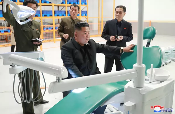 No solo pruebas de misiles: Kim Jong-un visita un balneario en construcción No solo pruebas de misiles: Kim Jong-un visita un balneario en construcción - Sputnik Mundo