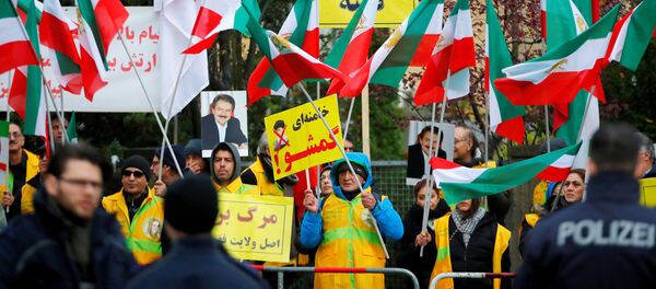 Las manifestaciones en Irán contra el aumento del precio de la gasolina - Sputnik Mundo