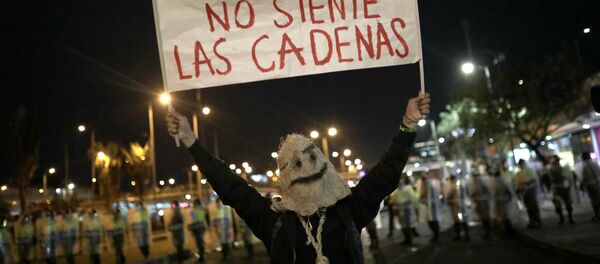 Una manifestante durante las marchas estudiantiles por más presupuesto para la educación - Sputnik Mundo