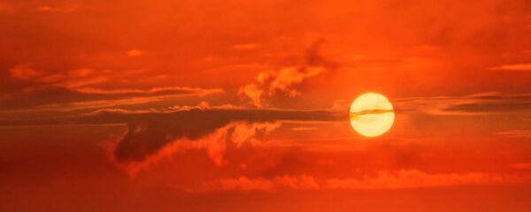 El sol entre las nubes - Sputnik Mundo