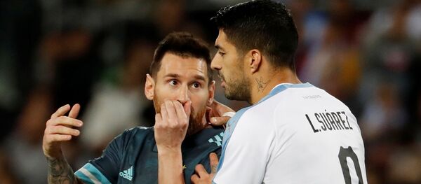 Lionel Messi y Luis Suárez, amistoso Argentina vs. Uruguay - Sputnik Mundo