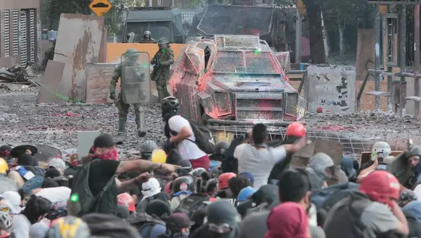 Punteros láser contra cañones de agua: el nuevo rumbo de las protestas en Chile 