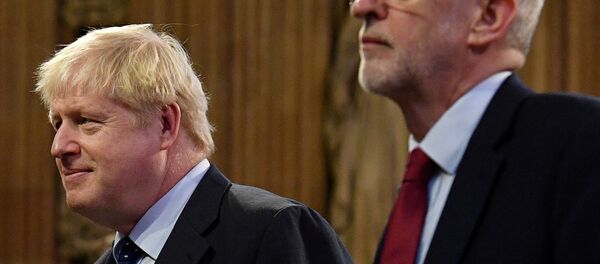 El primer ministro británico, Boris Johnson, y su contrincante laborista, Jeremy Corbyn - Sputnik Mundo