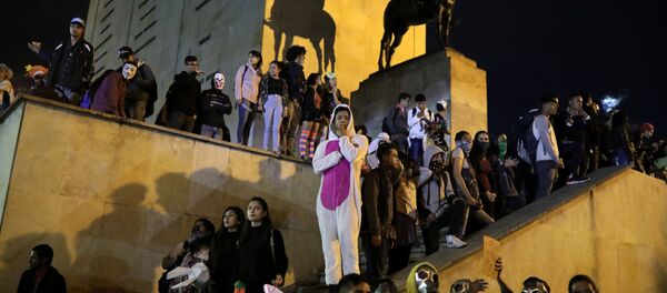 Estudiantes colombianos durante una movilización en Bogotá, Colombia - Sputnik Mundo