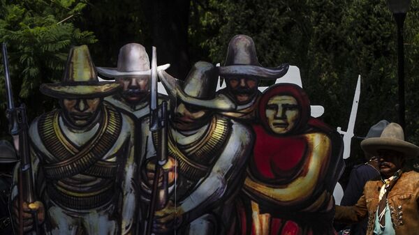 El Ejército mexicano en el carro alegórico al Ejército de la División del Norte comandado por Francisco Villa, durante la conmemoración de los 109 años de la Revolución mexicana.  - Sputnik Mundo