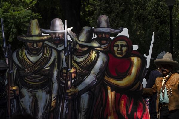Con desfile México celebra 109 años del inicio de la Revolución  - Sputnik Mundo