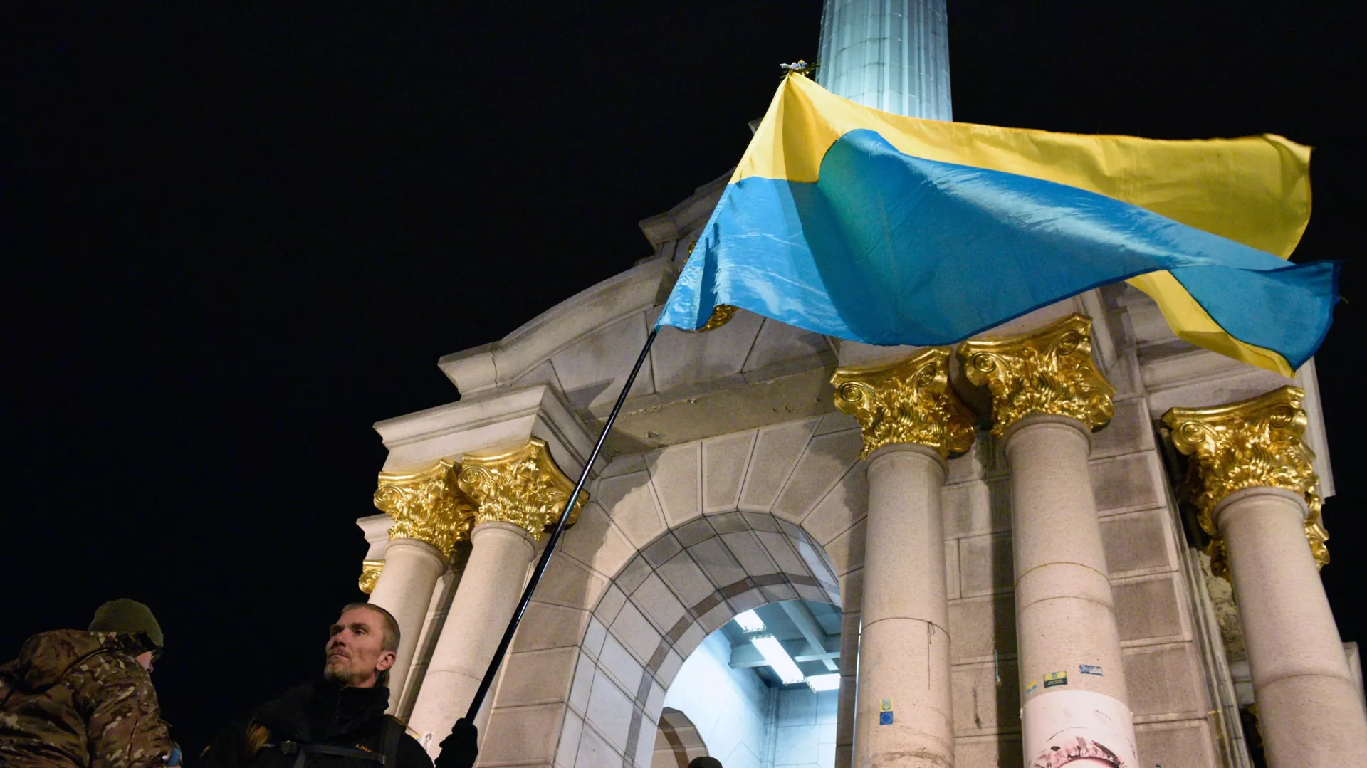 Una bandera de Ucrania en la plaza de Maidán en Kiev (archivo) - Sputnik Mundo, 1920, 11.09.2024