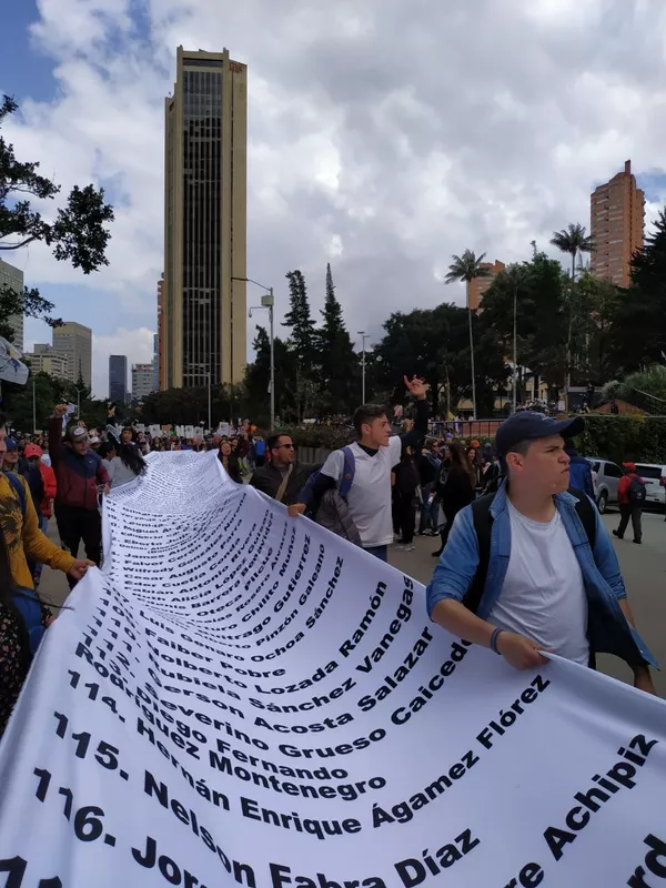 Las imágenes del paro en Bogotá que marcaron el histórico 21N en Colombia Las imágenes del paro en Bogotá que marcaron el histórico 21N en Colombia - Sputnik Mundo