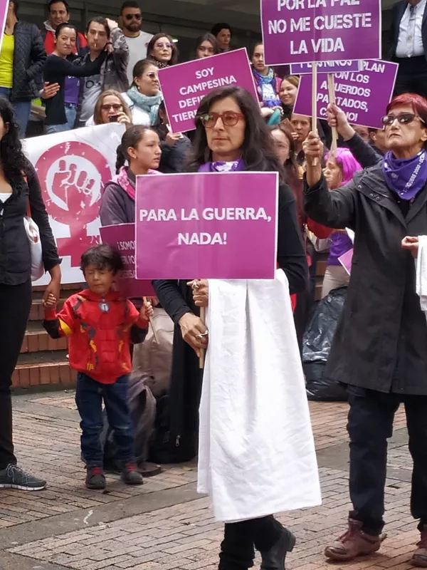 Las imágenes del paro en Bogotá que marcaron el histórico 21N en Colombia Las imágenes del paro en Bogotá que marcaron el histórico 21N en Colombia - Sputnik Mundo