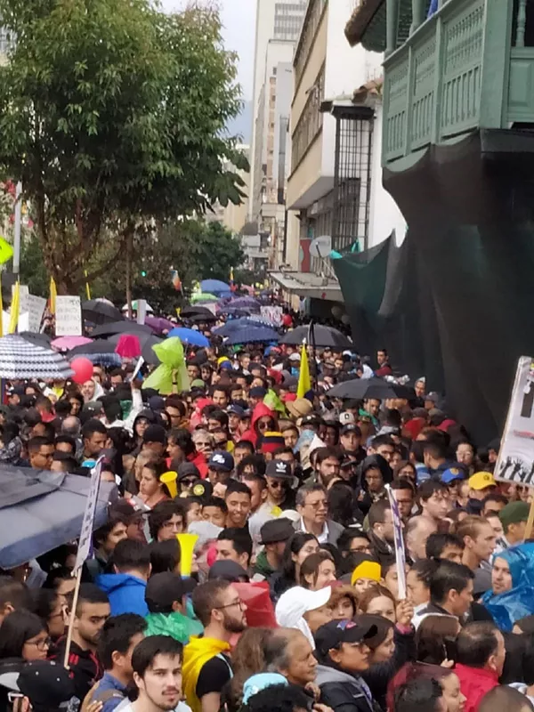 Las imágenes del paro en Bogotá que marcaron el histórico 21N en Colombia Las imágenes del paro en Bogotá que marcaron el histórico 21N en Colombia - Sputnik Mundo
