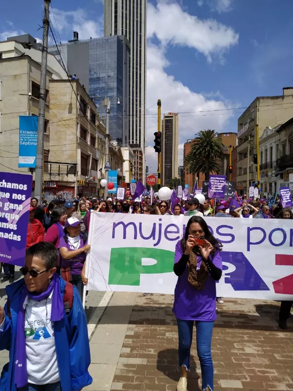 Las imágenes del paro en Bogotá que marcaron el histórico 21N en Colombia Las imágenes del paro en Bogotá que marcaron el histórico 21N en Colombia - Sputnik Mundo
