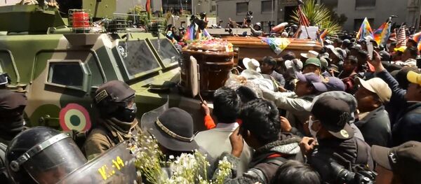 Protestas con ataúdes se apoderan de las calles de La Paz - Sputnik Mundo