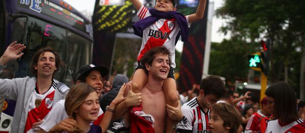 Hinchas de River Plate en Lima, Perú Hinchas de River Plate en Lima, Perú - Sputnik Mundo
