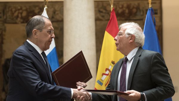 El ministro de Exteriores de Rusia, Serguéi Lavrov, junto a su homólogo español, Josep Borrell El ministro de Exteriores de Rusia, Serguéi Lavrov, junto a su homólogo español, Josep Borrell - Sputnik Mundo