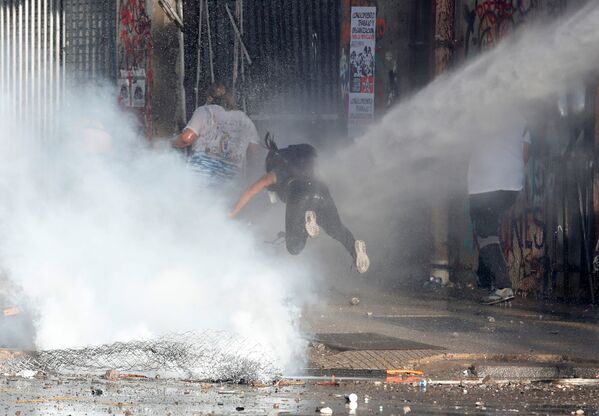 Protestas, modelos e inundaciones: las fotos más destacadas e impresionantes de la semana - Sputnik Mundo