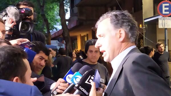 Jefe de la campaña final del Frente Amplio, Yamandú Orsi, habló con la prensa al final del balotaje - Sputnik Mundo
