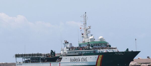 Un barco de Guardia Civil de España - Sputnik Mundo