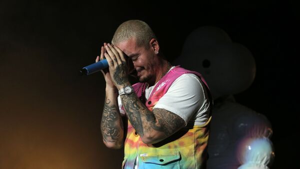 El cantante de reggaeton J Balvin durante un concierto en Ciudad de México - Sputnik Mundo