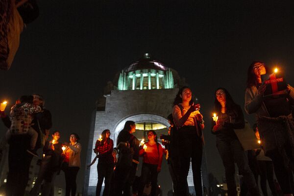 Ciudad de México conmemora con una velada a las víctimas de feminicidio - Sputnik Mundo