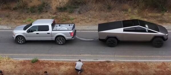 Tira y afloja entre un Ford F-150 y Tesla Cybertruck - Sputnik Mundo
