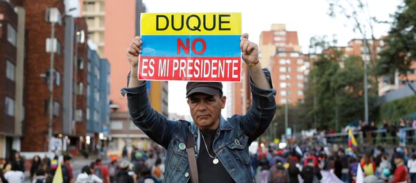 Manifestación contra el presidente de Colombia, Ivan Duque, en Bogotá, el 25 de noviembre de 2019 - Sputnik Mundo