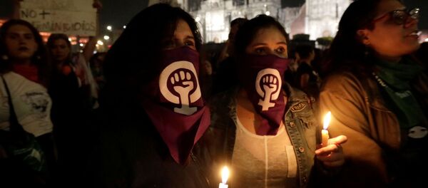 Manifestación conra feminicidios en México - Sputnik Mundo