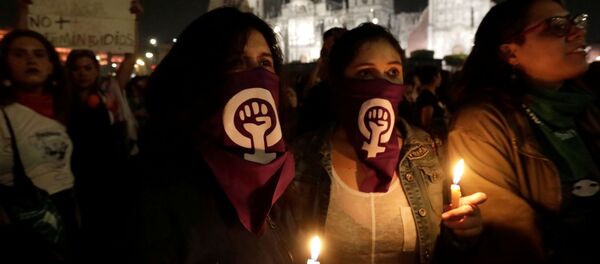 Protestas contra femicidios y la violencia de género en México - Sputnik Mundo