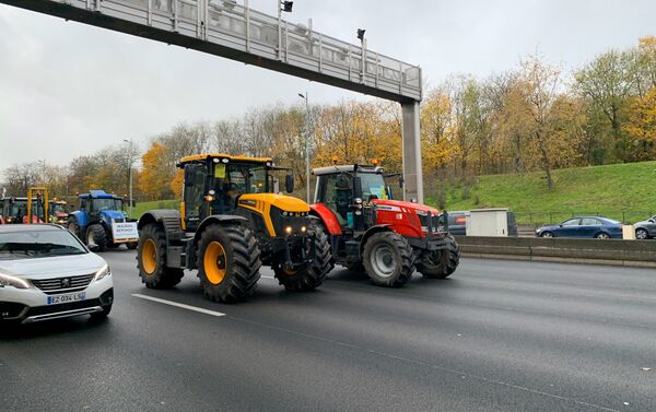 Protesta de agricultores en París Protesta de agricultores en París - Sputnik Mundo