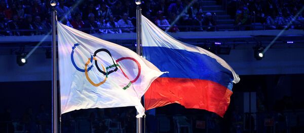 La bandera olímpica y la bandera de Rusia - Sputnik Mundo