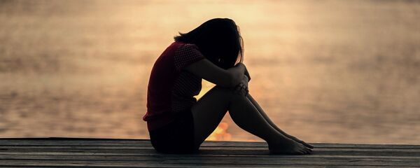 Una mujer triste (imagen referencial) - Sputnik Mundo