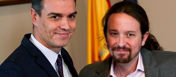 El lider del PSOE, Pedro Sánchez y el secretario general de Podemos, Pablo Iglesias - Sputnik Mundo