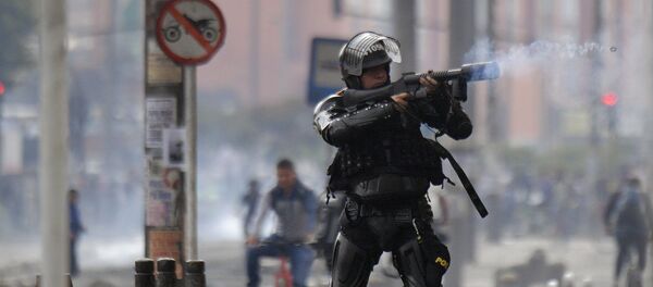 Policía antidisturbios durante las protestas en Bogotá, Colombia - Sputnik Mundo