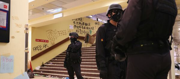 Policía en la Universidad Politécnica de Hong Kong - Sputnik Mundo