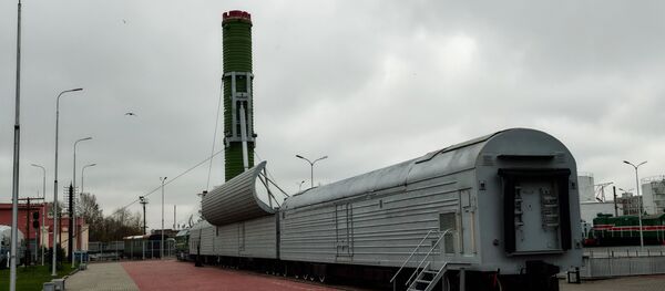 El complejo de misiles ferroviarios con el cohete especial RT-23 Molodets - Sputnik Mundo
