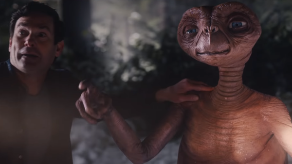 E.T. y Elliott en el anuncio navideño de Xfinity E.T. y Elliott en el anuncio navideño de Xfinity - Sputnik Mundo