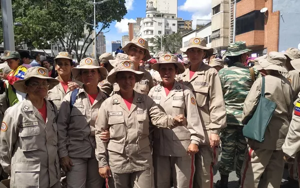 Mujeres se manifiestan durante la marcha contra la violencia de género en Caracas Mujeres se manifiestan durante la marcha contra la violencia de género en Caracas - Sputnik Mundo