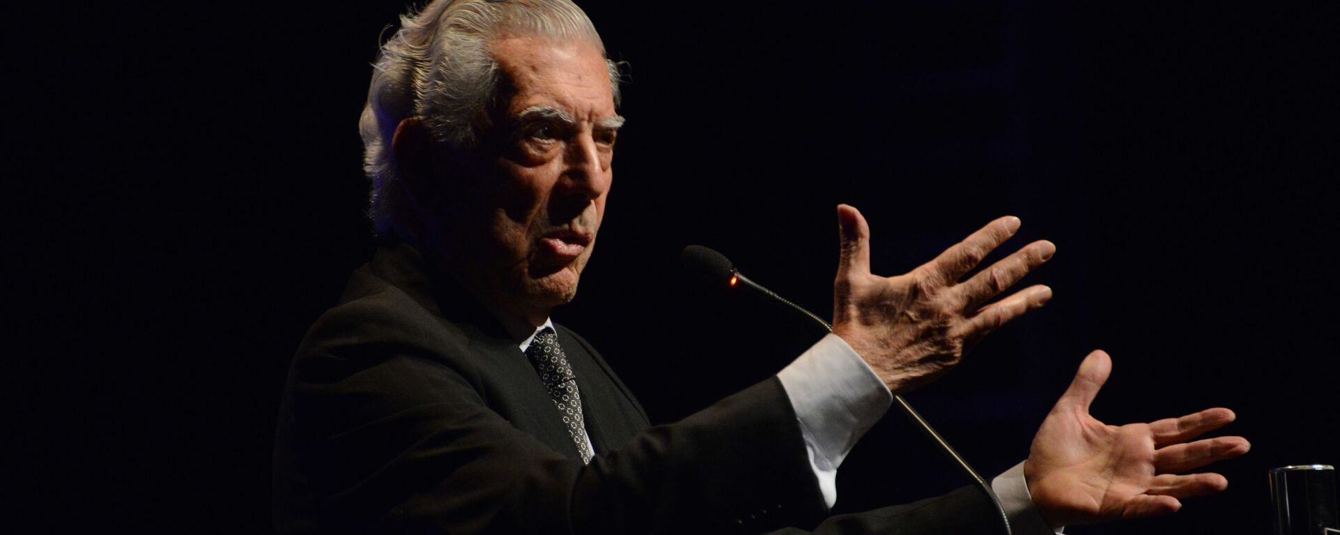 El escritor peruano Mario Vargas Llosa - Sputnik Mundo, 1920, 20.12.2021