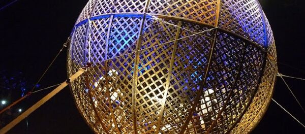 Motociclistas dentro de un globo, atracción del circo (imagen referencial) - Sputnik Mundo