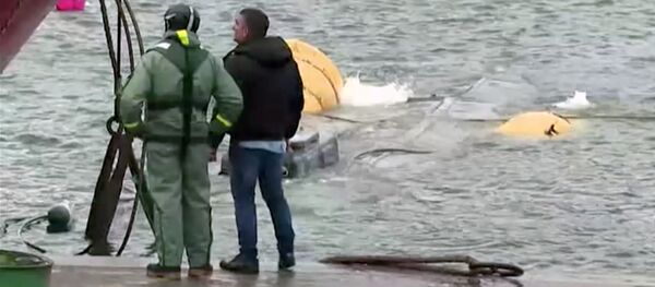 El reflotamiento del narcosubmarino en Galicia  - Sputnik Mundo