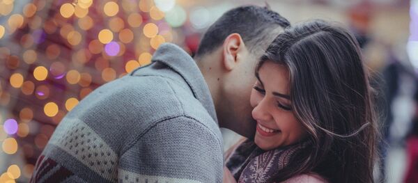 Pareja en Navidad - Sputnik Mundo